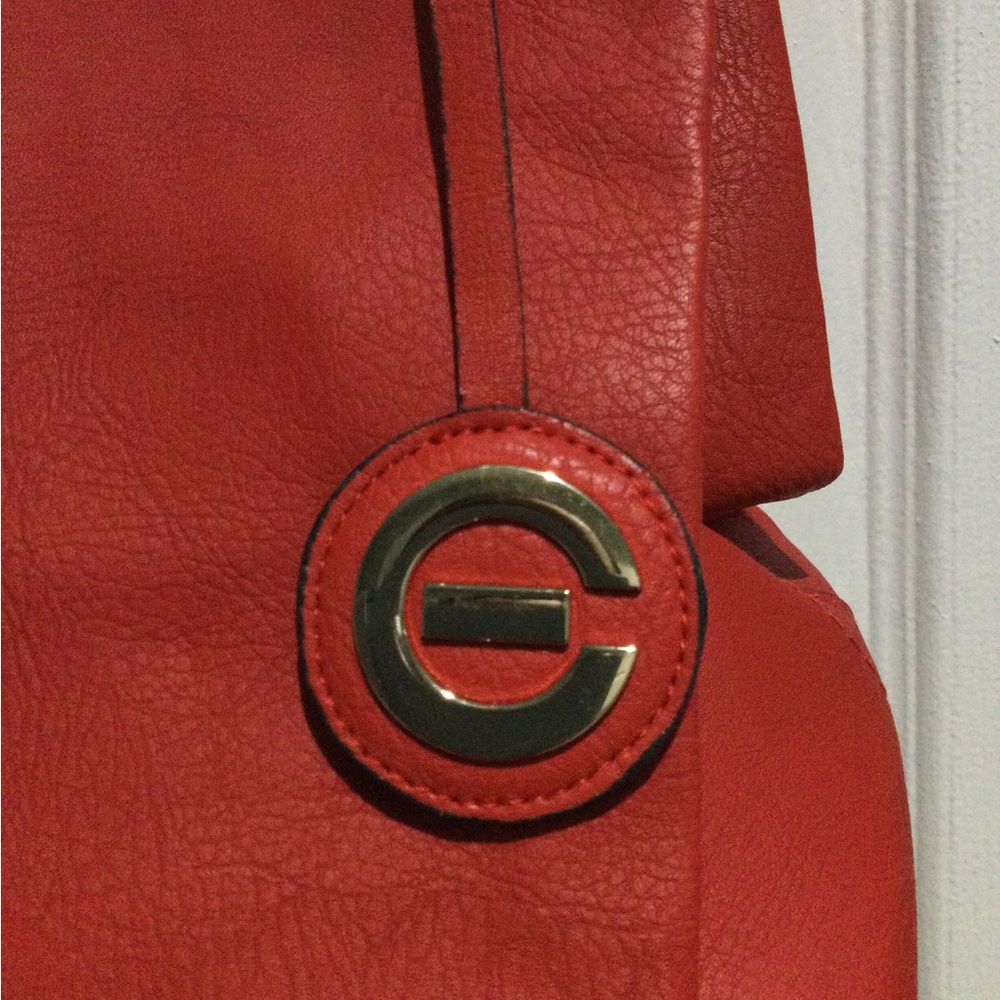 BNWT Elizabeth Grant Red Leather Shoulder Bag with Gold Accent - Picture 2 of 5